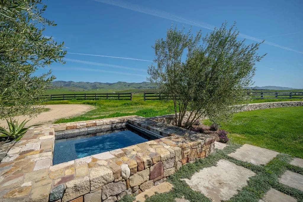 430 Green Gate property view