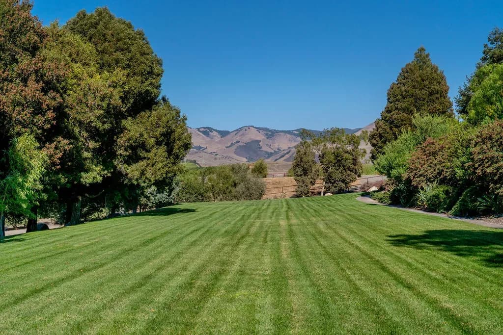 The house and countryside at Cavalli Estates