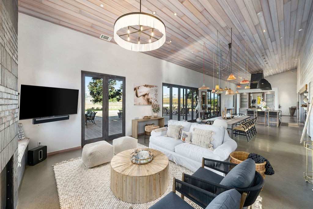 Relaxation seating near pool